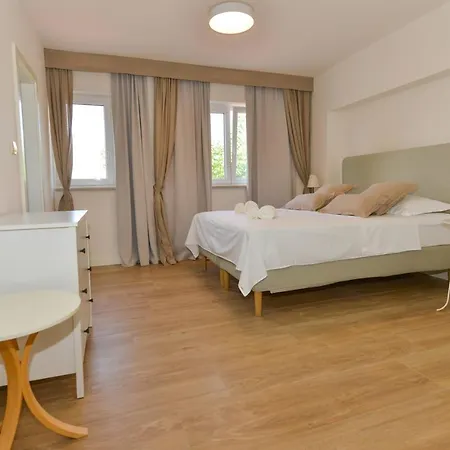 New Homes Lavanda Ferienhaus *